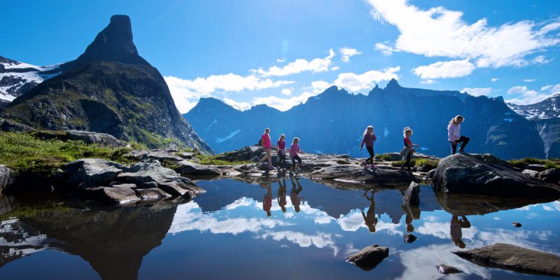 hiking_litlefjellet_andalsnes_norway_2_1_9133c8d8-8524-4326-9c33-de8358fa370a-800x400